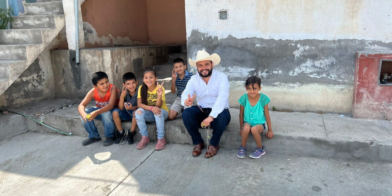 Alberto Hurtado recorre el sur oriente de Saltillo