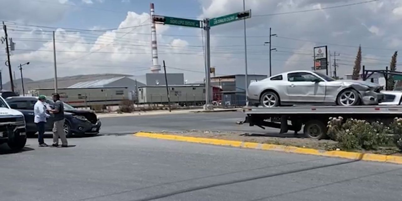 Saltillo: Ignora luz roja y ocasiona accidente accidente en Isidro López Zertuche