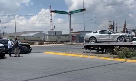 Saltillo: Ignora luz roja y ocasiona accidente accidente en Isidro López Zertuche