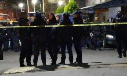 Sicarios persiguen a jovencito hasta su casa y lo matan a balazos