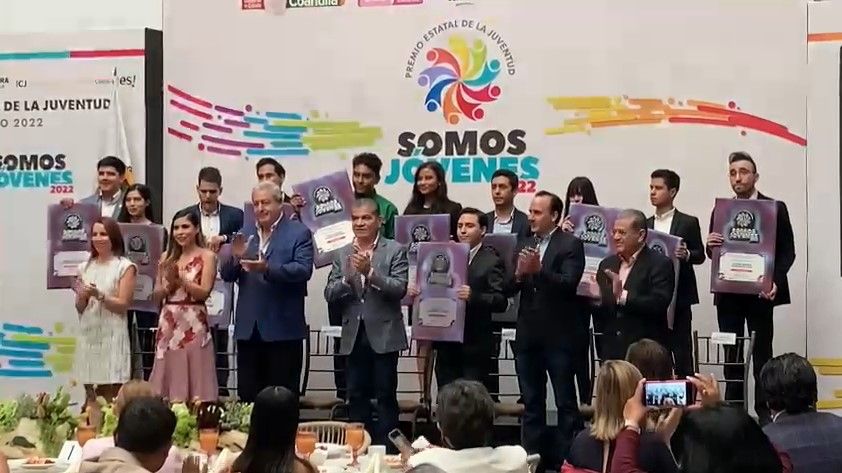 MARS entrega en palacio de gobierno el Premio Estatal de la Juventud