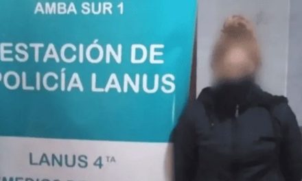 Por decirle ‘burro’ a su hijo, madre acude a la escuela y golpea a la maestra