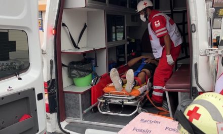 Hombre con mala suerte lo atropellan en Saltillo y después le chocan la ambulancia que lo atendía