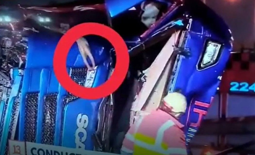 La diabólica mano que apareció en un accidente automovilístico y fue grabado en vivo (video)