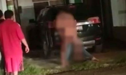 Video Fuerte: Marino desnudo es captado agrediendo a su mujer en Michoacán