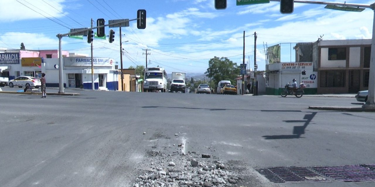 Aguas de Saltillo abren pavimento en Urdiñola que acababan de remozar