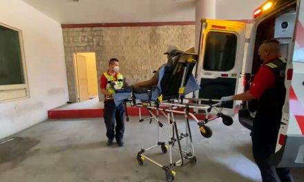 Ramos Arizpe: Hombre intentó subir a un tren y fue arrollado; casi pierde un pie