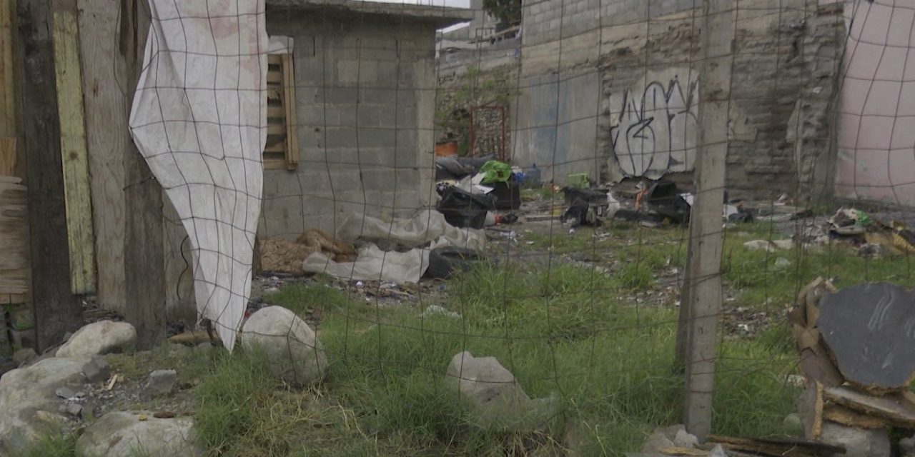 Propiedad abandonada es un riesgo para vecinos en Saltillo