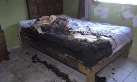 Eréndira vive momentos de terror en Ramos Arizpe; su pareja le quema la vivienda