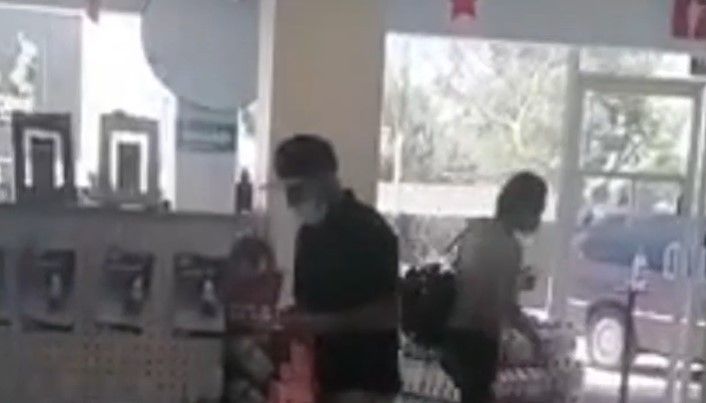Pareja roba con total impunidad productos de una farmacia en Saltillo (video)