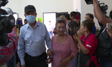 Coronan a reina de los adultos mayores en Ramos Arizpe