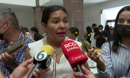 Sancionarán discriminación por cabello de colores en escuelas de Coahuila