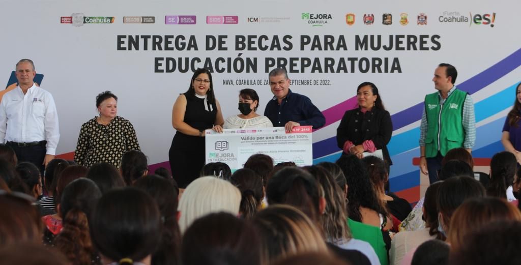 Gobierno de Coahuila lleva obras y programas a los Cinco Manantiales