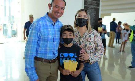 Entregan mil becas a niños en Acuña