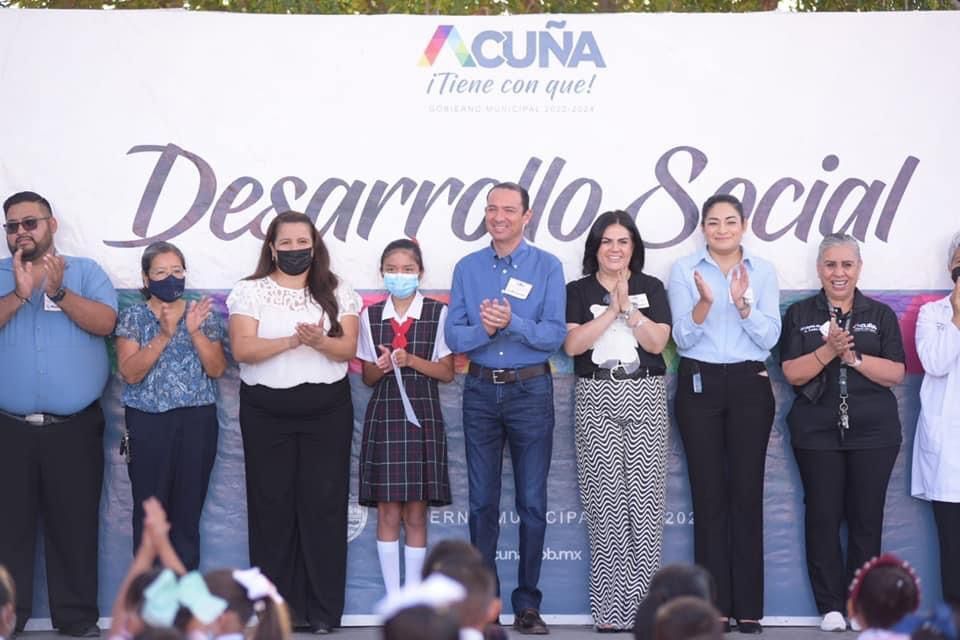 Continúan con la entrega de apoyos en Acuña
