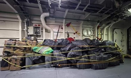 Marina asegura una tonelada de cocaína que viajaba en barco en Chiapas