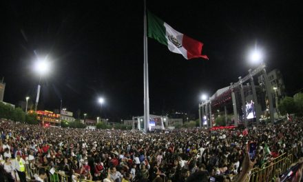 Celebran Grito de Independencia y aniversario en Torreón