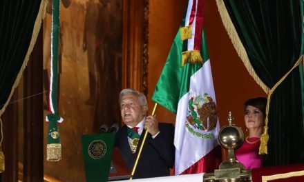 ‘Muera el clasismo, el racismo y la corrupción’: AMLO en ceremonia del Grito de Independencia