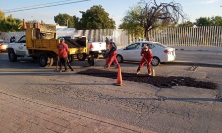 Intensifican acciones de bacheo en Torreón