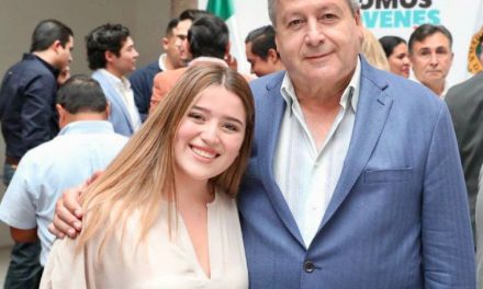 Chema Fraustro atiende a la juventud en Saltillo