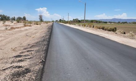 Trabajan en rehabilitación de caminos rurales y calles en ejidos de Torreón