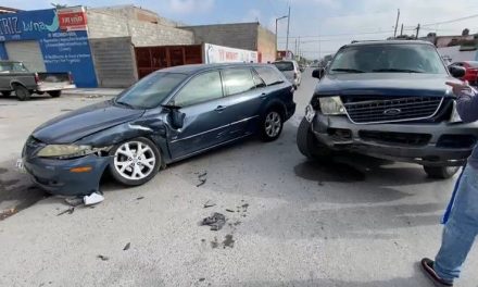 Vehículos chocan y arrollan a madre e hija en Saltillo
