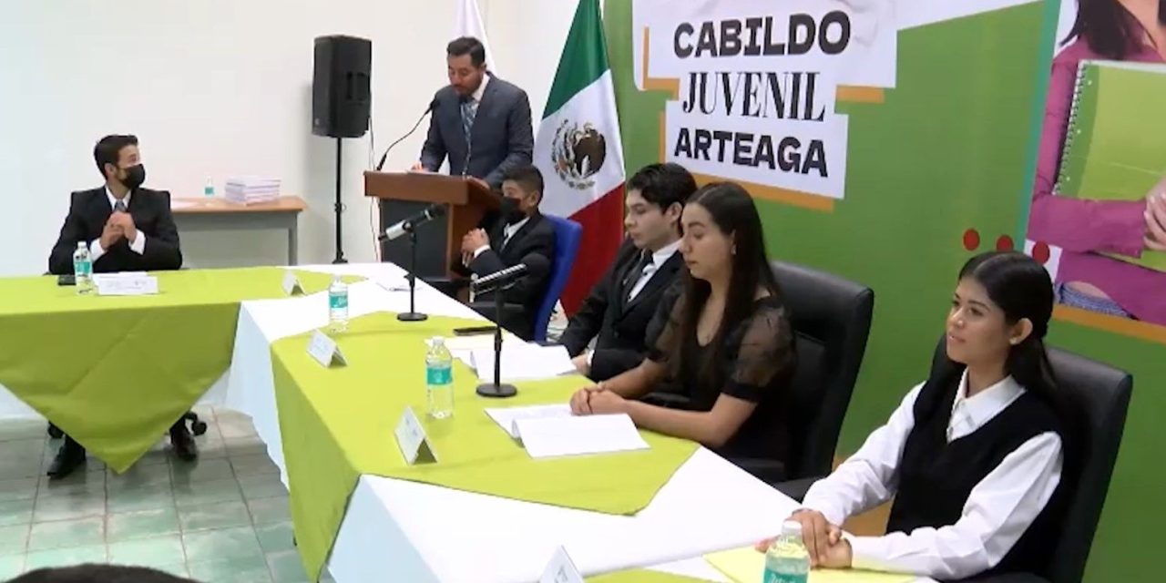 Reconoce Arteaga a sus jóvenes