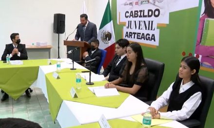 Reconoce Arteaga a sus jóvenes