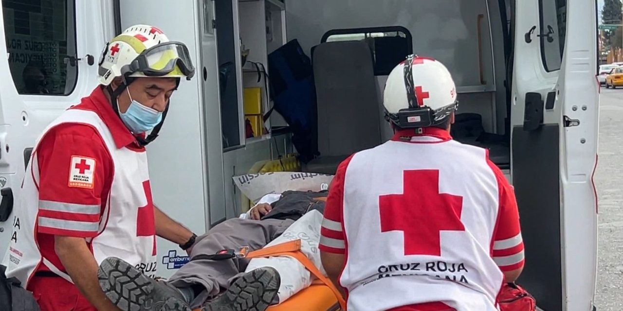 Hombre sufre aparatosa caída y empieza a convulsionar en Saltillo