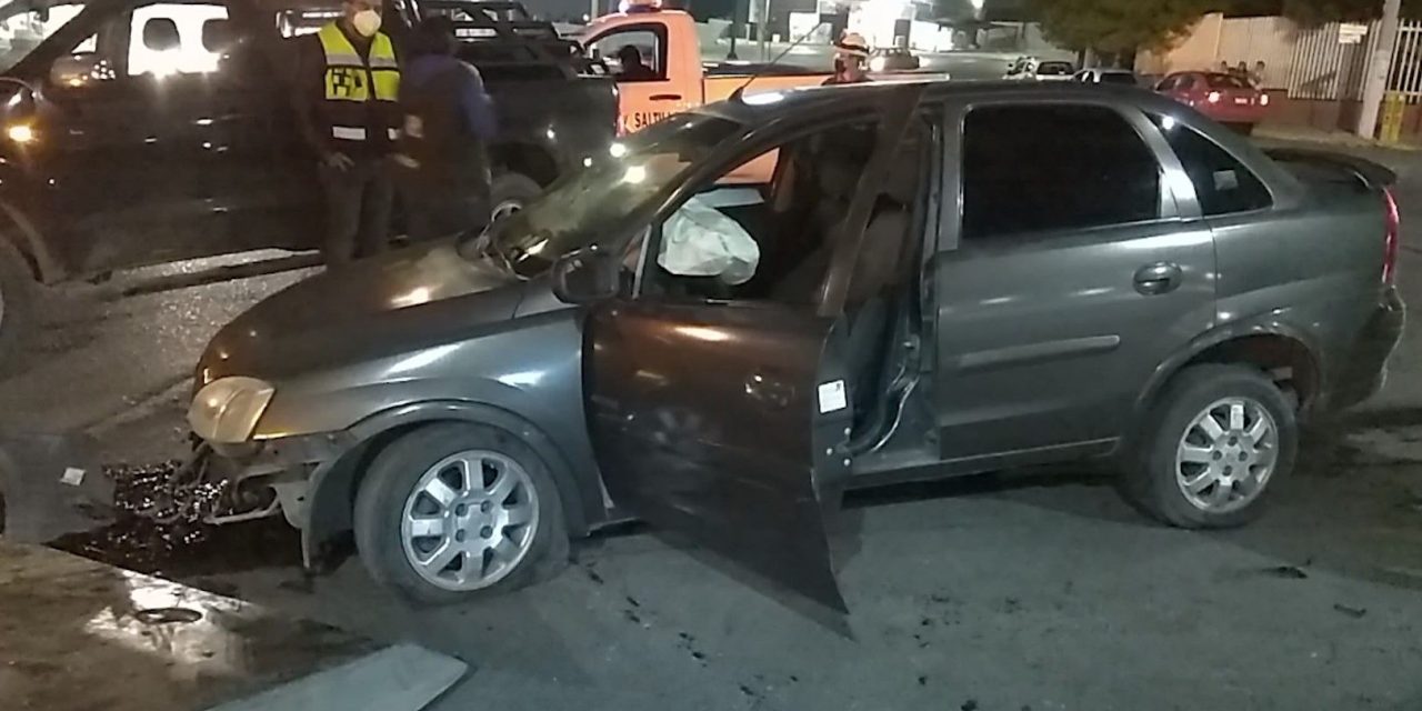 Ebrio destrozó su vehículo en Saltillo