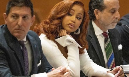 Se declara culpable Cardi B de delitos menores de agresión en Nueva York (video)