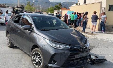 Un bebé y dos hermanos terminan en el hospital luego de sufrir un accidente en Saltillo