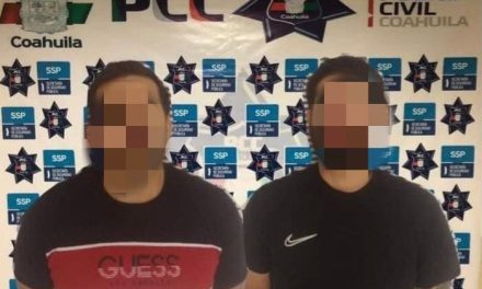 Dos hombres de Sinaloa fueron detenidos en Acuña por transportar un león en su camioneta