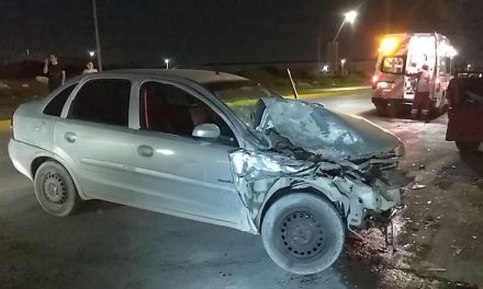 Joven alcoholizado choca y se lesiona sobre bulevar Jesús Valdés Sánchez, en Saltillo