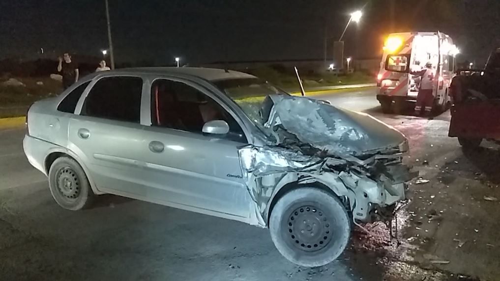 Joven alcoholizado choca y se lesiona sobre bulevar Jesús Valdés Sánchez, en Saltillo
