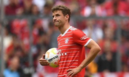 Mientras derrotaba al Barcelona asaltan la casa de Thomas Müller