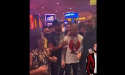 Sacan cargando a Nodal de casino por estado de ebriedad (video)