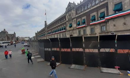 Resguardan Palacio Nacional previo a marcha por los ocho años del caso Ayotzinapa