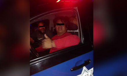 ‘¿Qué pasó ayer?’ Ebrios roban patrulla de policía y se graban en Alfajayucán, Hidalgo