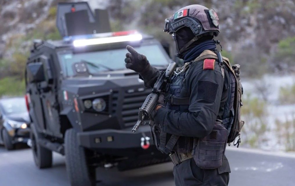 Convoy de vacunación queda atrapado en ataque armado en Nuevo León… muere un policía