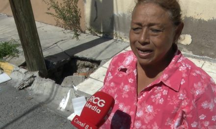 Peligran vecinos por pozo en el centro de Saltillo