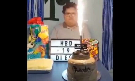 Joven regio festeja su cumpleaños con pastel de tinaco por la falta de agua en Monterrey (Video)