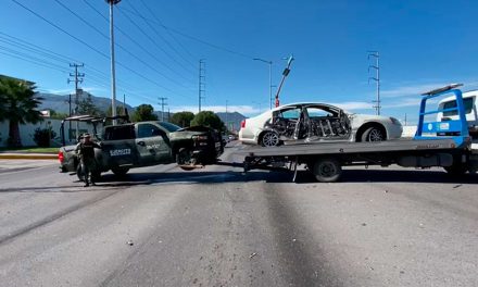 Choca unidad de la SEDENA sobre bulevar Antonio Cárdenas de Saltillo