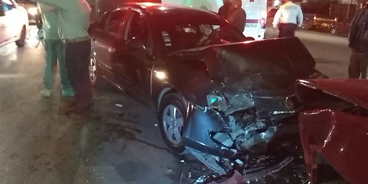 Ambos conductores alegaron verde y terminan chocando en Saltillo