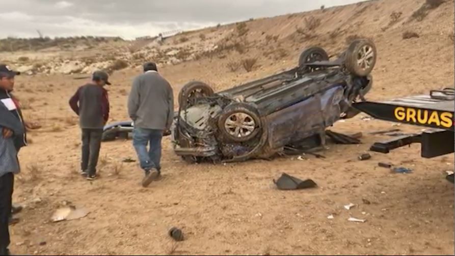 Regiomontano sufre aparatosa volcadura en carretera Saltillo-Torreón