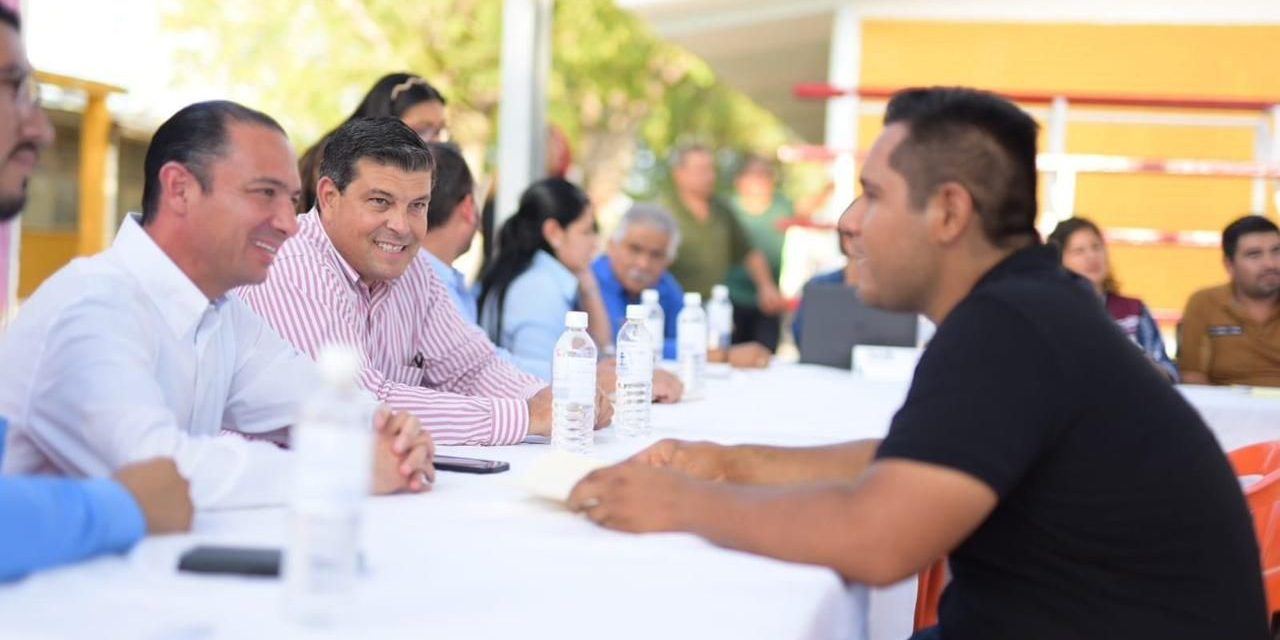 Acuñenses reciben visita del alcalde