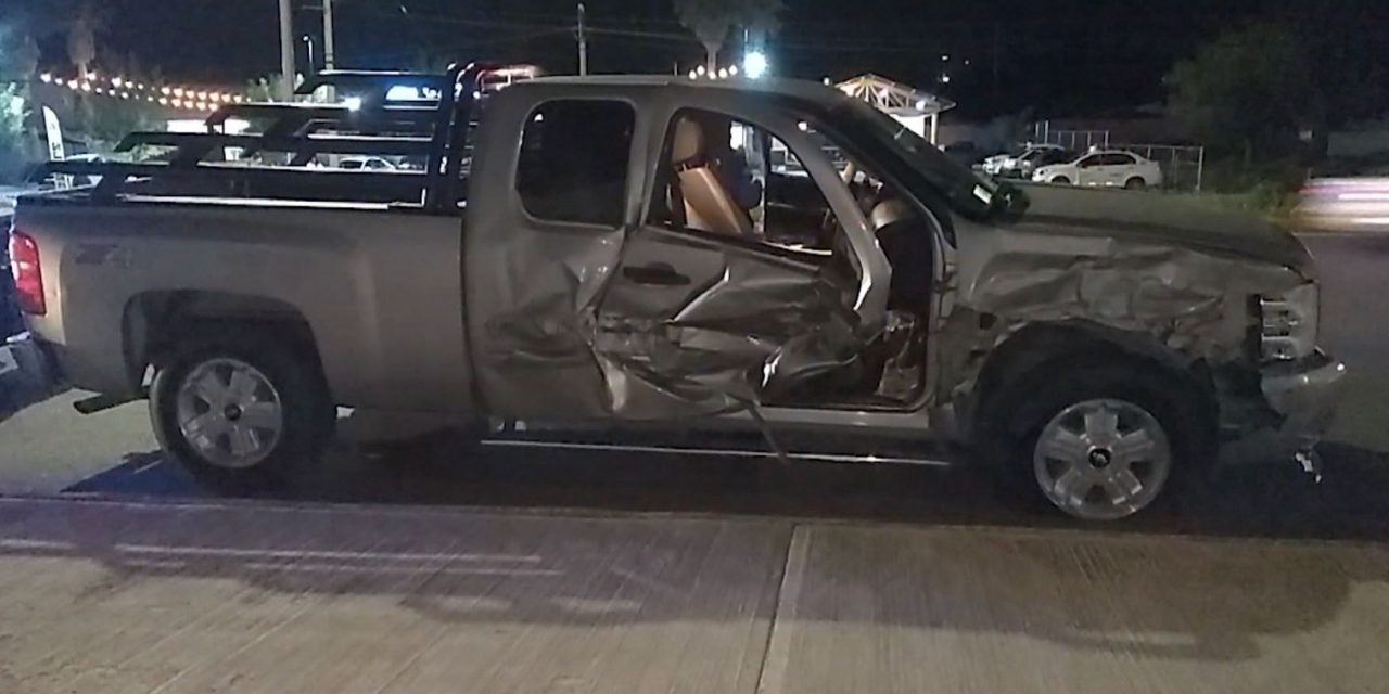 Por acelerado manejando a exceso de velocidad chocó contra camioneta en Saltillo