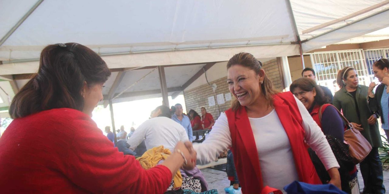 Alcaldesa continúa con apoyos en Villa de Agujita