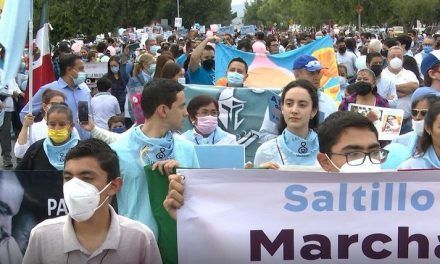 Acuden al llamado: marchan cientos de saltillenses por la vida