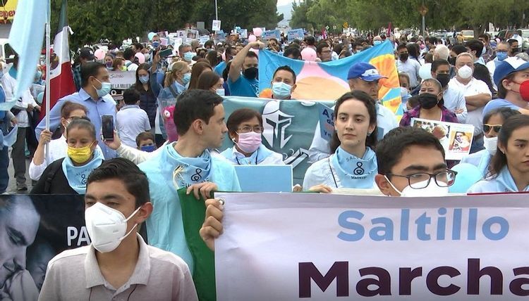 Acuden al llamado: marchan cientos de saltillenses por la vida